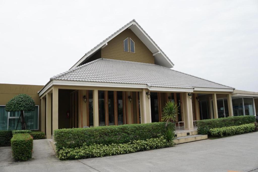 The One Residence Hotel Bangkok Exterior photo